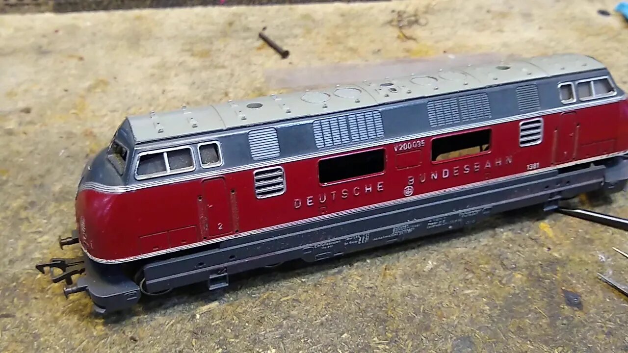 Fleischmann DB V200 diesel locomotive HO scale part 2