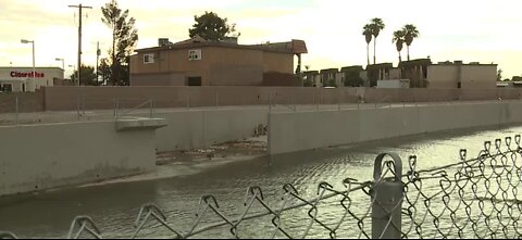 Flash flood warning issued for east Las Vegas valley as thundershowers hit