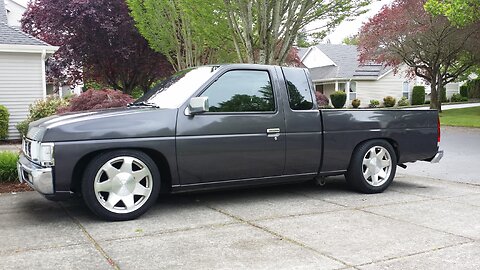 1995 Nissan Hardbody D21 King Cab Build. Lowered.