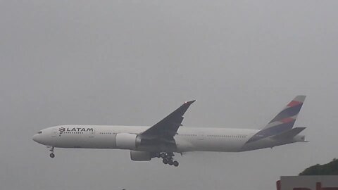 Boeing 777-300ER PT-MUD na aproximação final antes de pousar em Manaus vindo de Guarulhos