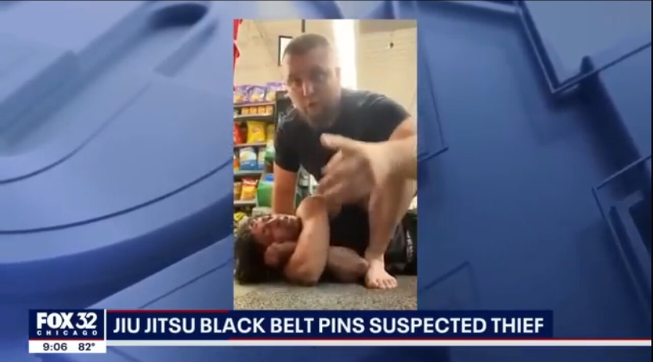 CITIZEN BLACK BELT TAKES DOWN ROBBER IN CONVENIENCE STORE!!!
