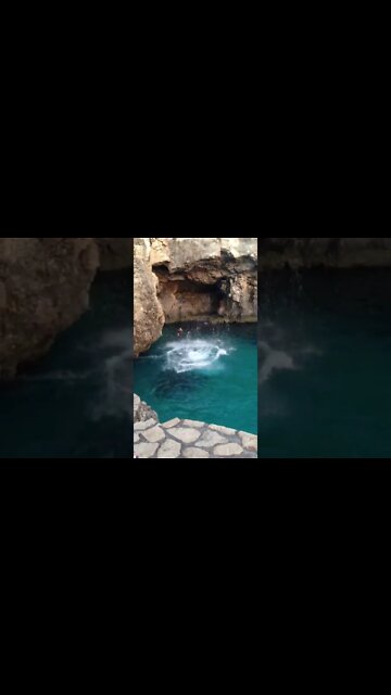 Ciff jumping in Jamaica