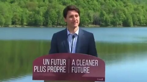 This Question Broke Trudeau..😂