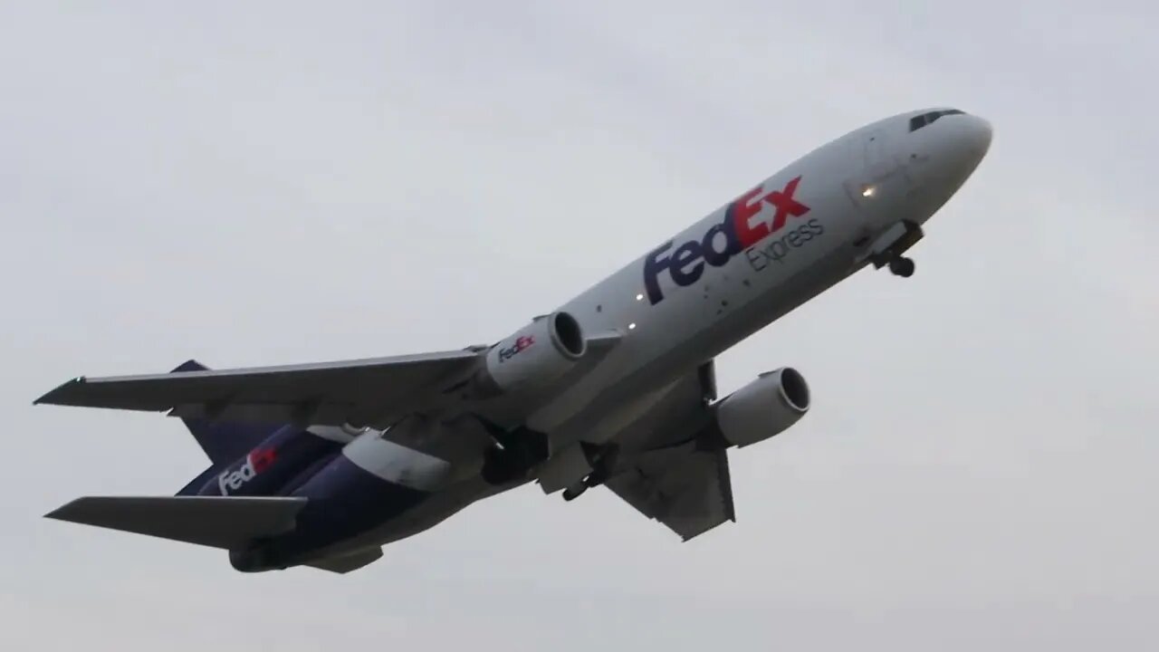 FedEx DC-10 taking off from KBWI