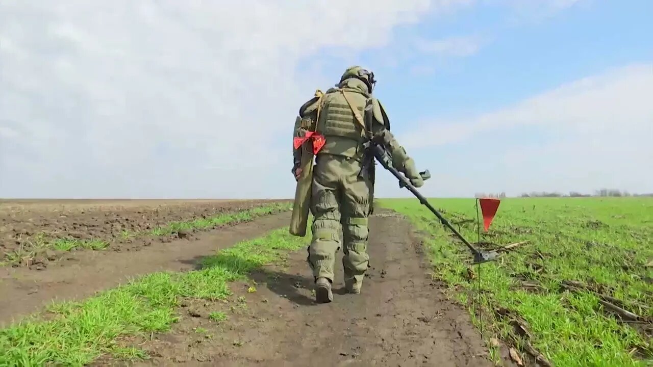 Russian Military Engineers Provide Security During Spring Sowing Campaign In The Kharkov Region