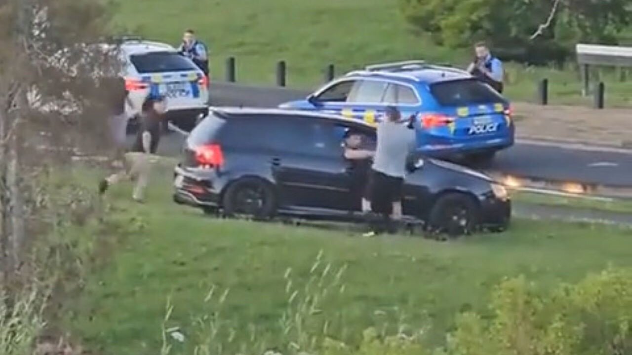 Man With Giant Balls Of Steel Disarms Guy With Rifle Inside His Car