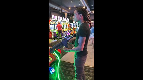 When a Real Street ninja go to the arcade 🕹️🥷🏼🔫