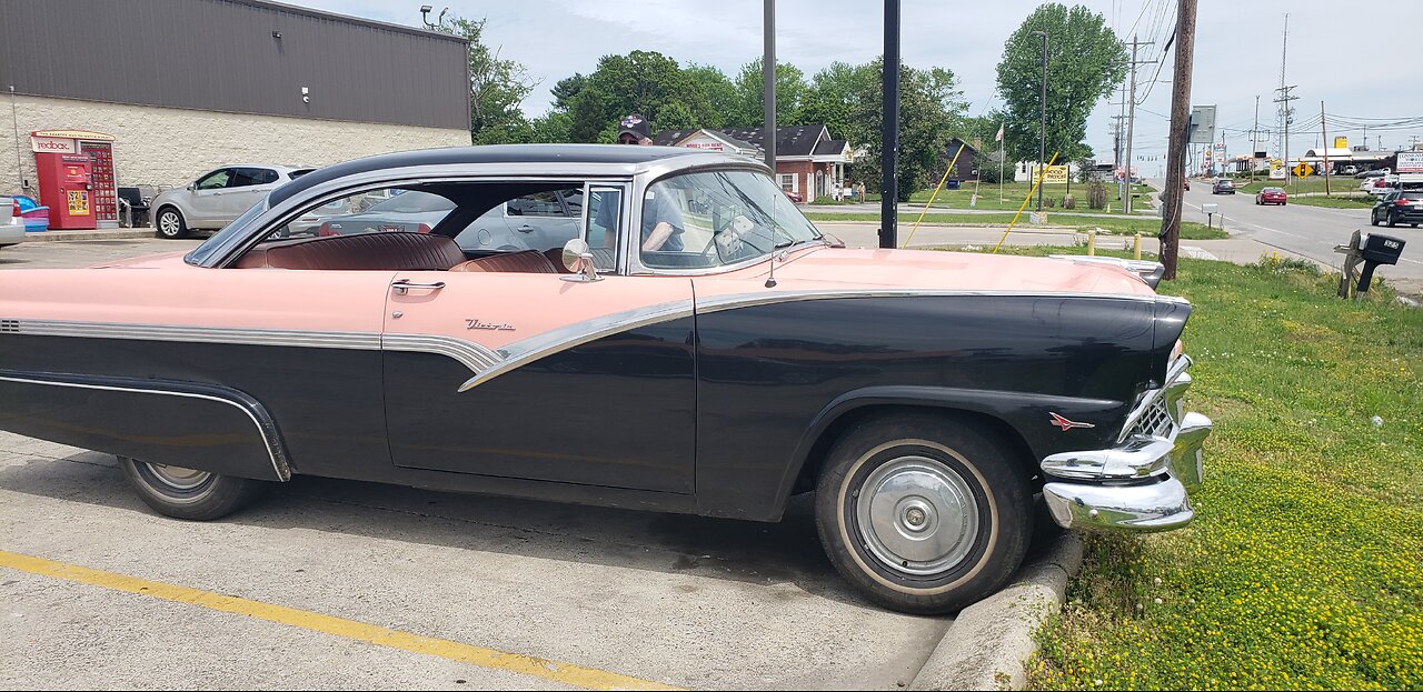 1956 FORD FAIRLANE VICTORIA