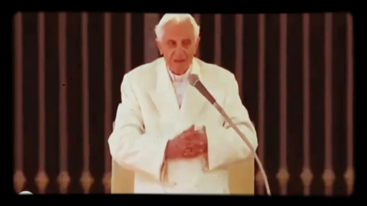 Padre nuestro en latín cantado por el Papa Benedicto XVI en la Plaza de San Pedro, Vaticano (2013)