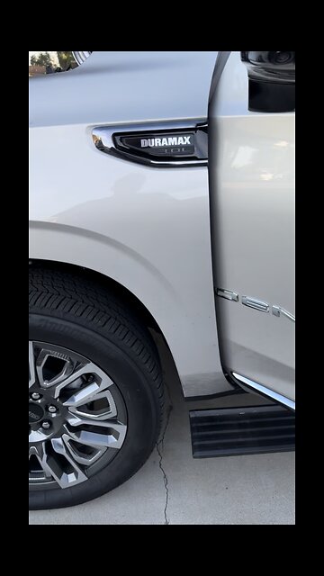 (487) My cousin’s 2023 GMC Yukon XL Denali Ultimate DURAMAX walkaround