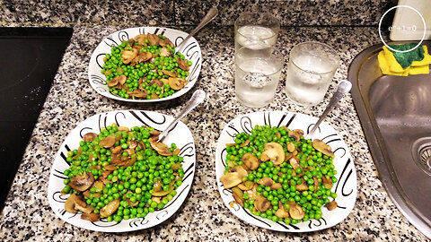 green peas with mushrooms and onions · dialectical veganism of autumn +10ME 009