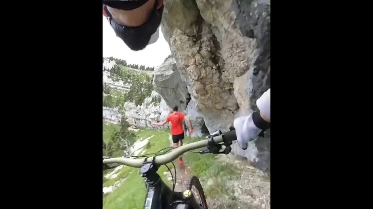 Acrobacias na montanha - Insano