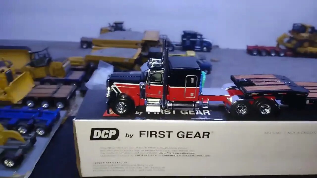 Peterbilt 389 with Talbert Tri-Axle Trailer 1/64 DCP by First Gear Diecast Truck