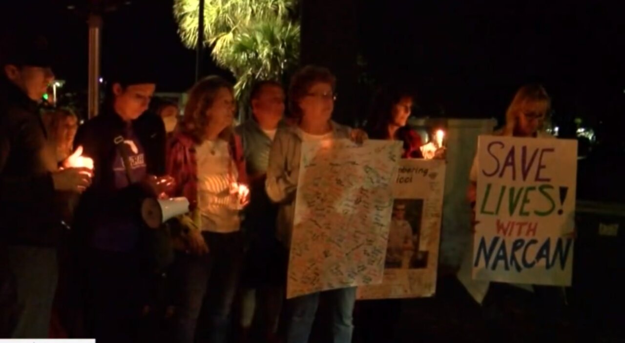 Community holds vigil to remember those lost to overdose