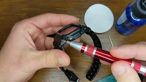 Clean your G-Shock Square best tutorial. Very necessary !
