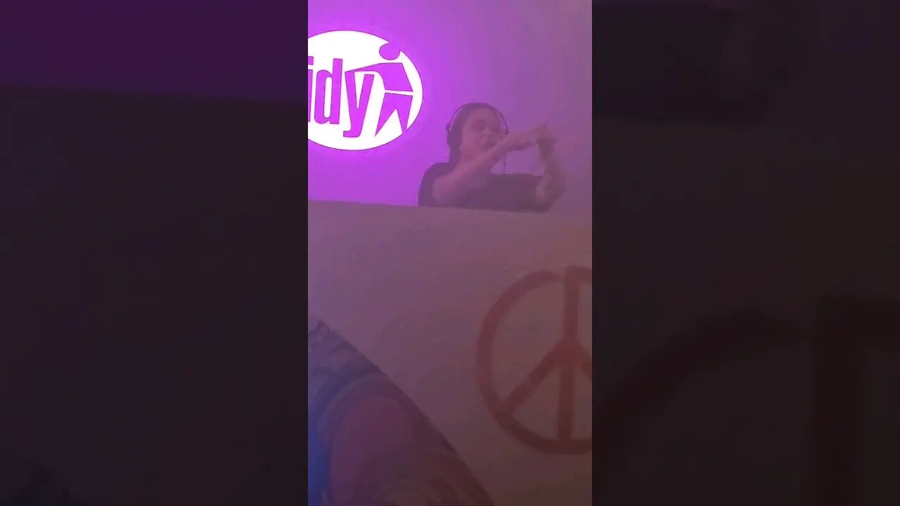 Hannah Laing dropping "Love So Deep" @ @TidyTV Weekender! #HannahLaing #CheekyTracks #HardHouse