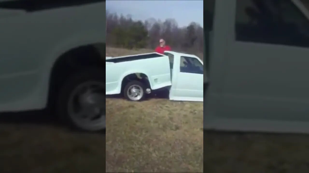 Bouncing Minitruck Bed 😆👍😎 #carshow #shorts #minitruckin #minitruck #oldschool #s10 #carclub