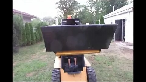 5 YEARS OLD DRIVE SKID STEER LOADER