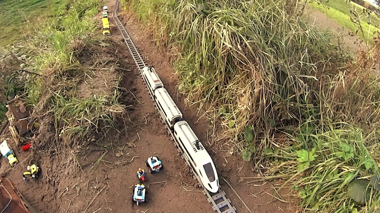 Lego train 60051 at Mount Expo Garden (West)
