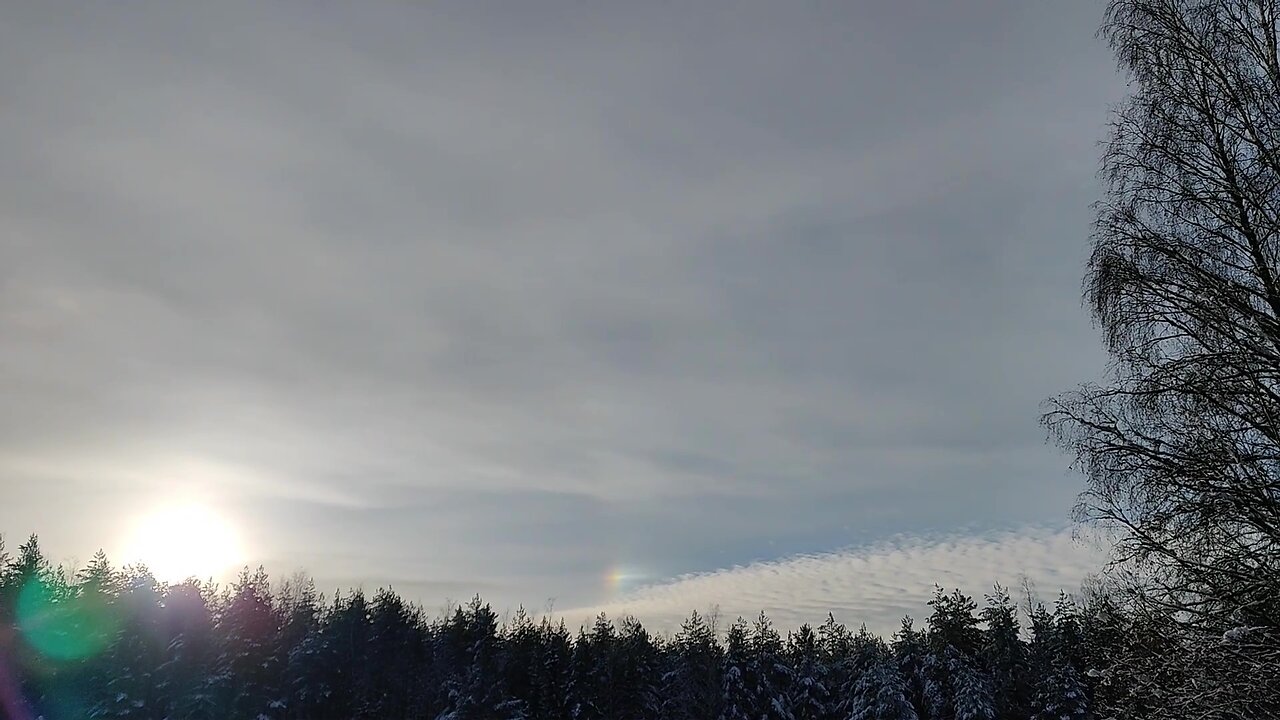 4.11.2024: Sun halo, upside-down rainbow, colors in the clouds, weird clouds