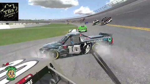 @dauntlesstea Toyota Tundra amost came unscathed . #bedauntless #dare2bedauntless #iracing #nascar