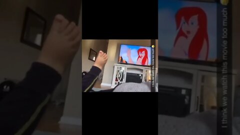 Adorable toddler flawlessly imitates scene from 'The Little Mermaid'
