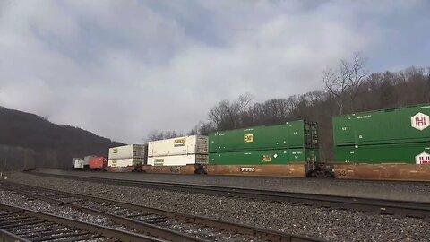 Eastbound intermodal & piggy backs