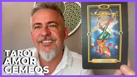 TAROT GÊMEOS AMOR - UM NOVO AMOR QUE VIRA SUA VIDA DE PONTA CABEÇA - Assista até o final