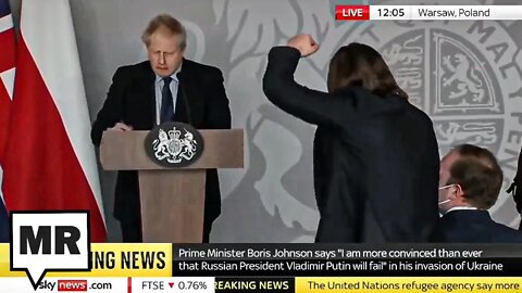 Terrified Ukrainian Journalist Confronts UK PM Boris Johnson In Poland