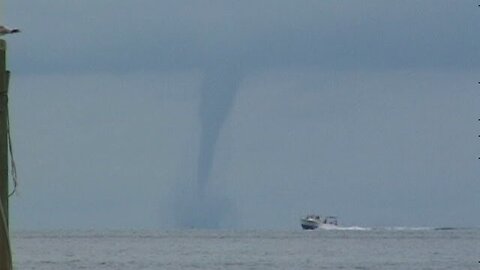 Meteorology 101: Waterspout - The 5 stages