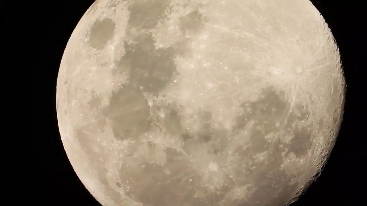 Last Full Moon of 2022 in 4K from Tropical Spaceship Earth. A nice sleepy movie.