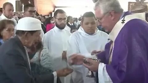 Communion given to muslim sheikh