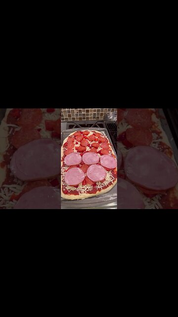 Pizza is done! #foodshorts