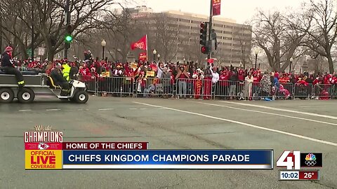 Gary Lezak leading cheers