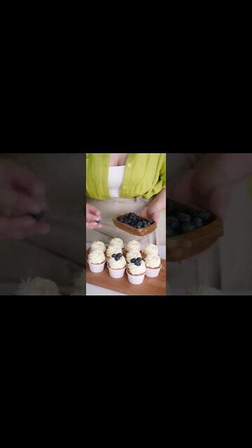 Blueberry Cupcakes - Super Easy and DELICIOUS