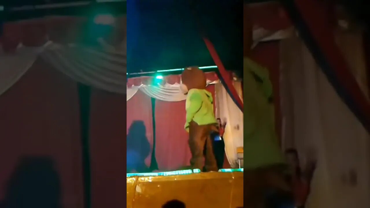 ALVIN E OS ESQUILOS DANÇANDO NO CIRCO DA ALEGRIA, LIE