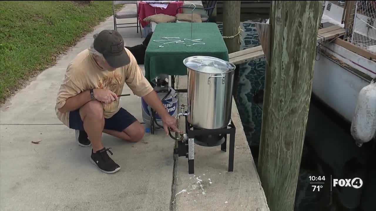 Family shares turkey with fellow boaters