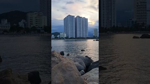 Hon Chong Beach | Nha Trang Vietnam 🇻🇳 #shorts #nhatrang #beachlife #expat #beach #sunset #rocks