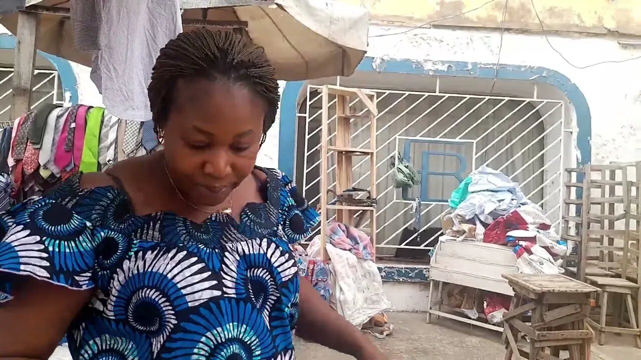 Togo Vlog | 2 Foreigners bargaining in Asigame market 1