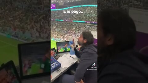 Lo show del clown Adani. E io pago cara mamma Rai.