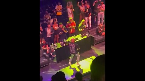 Alex Volkanovski dancing in the club after fight with Islam Makhachev