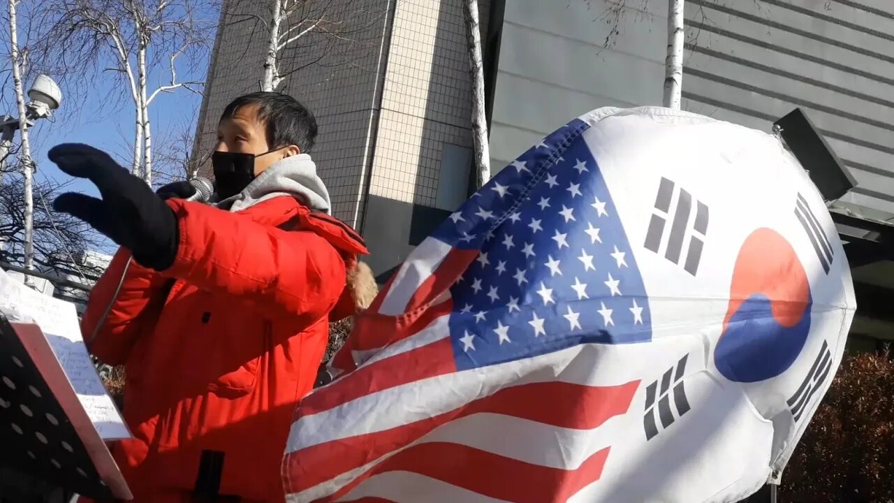 #Korea #USA #Seoul 미 대사관앞 1인공연 국가 메들리 Next to U.S.Embacy in Korea Seoul. National Anthem medly