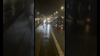 LORRY ON ITS SIDE😳