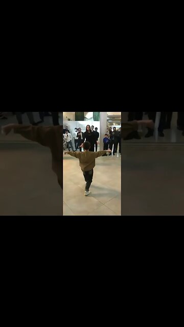 МАЛЕНКИЙ МАЛЧИК ОЧЕНЬ КРАСИВО ТАНЦУЕТ НА СВАДЬБЕ