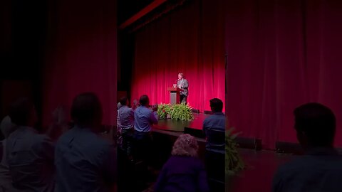 Tucker gets a standing ovation last night in Oxford, AL at the Rainbow Omega charity event