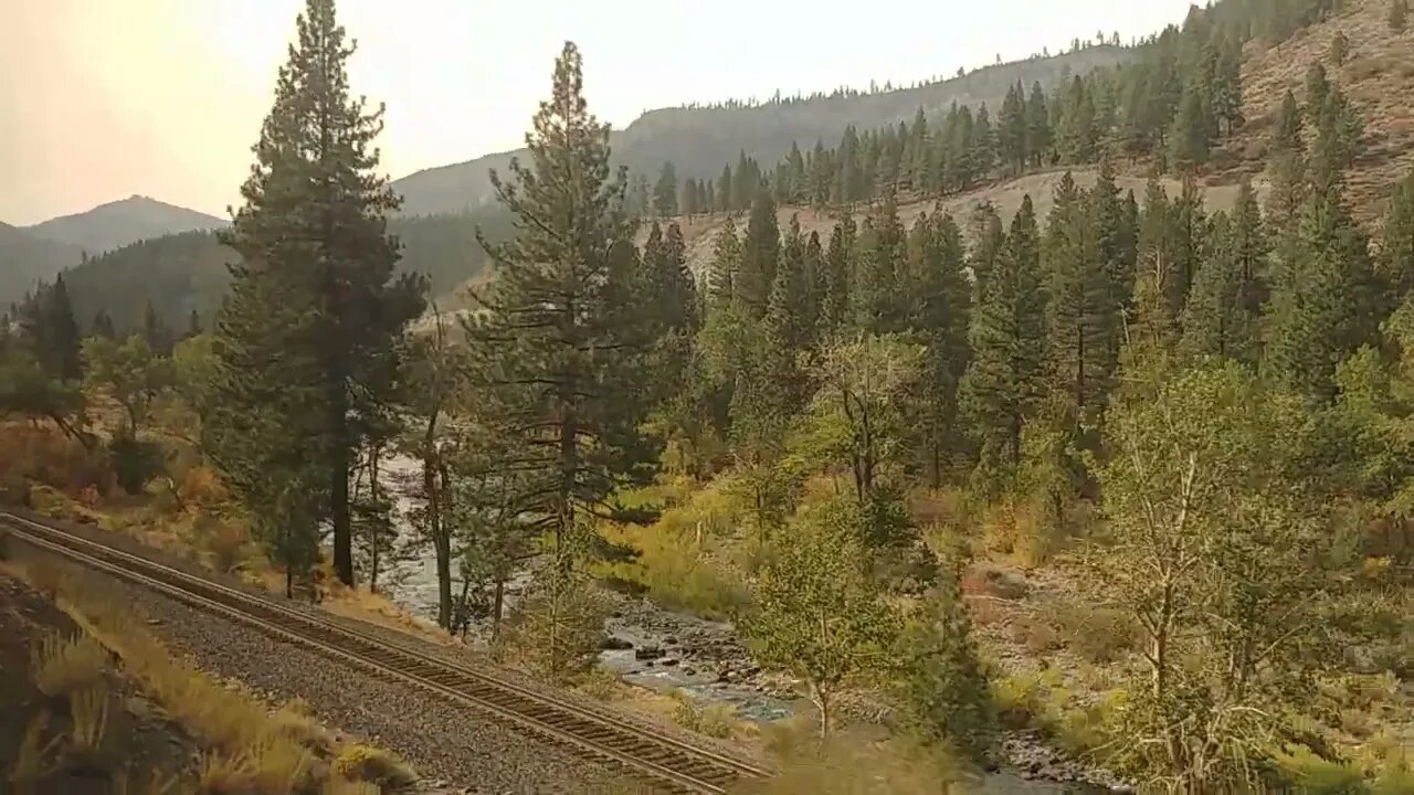 Amtrak California Zephyr going through the Sierras