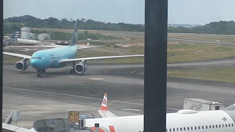 Airbus A330 PR-AIU pousa em Manaus vindo de Campinas