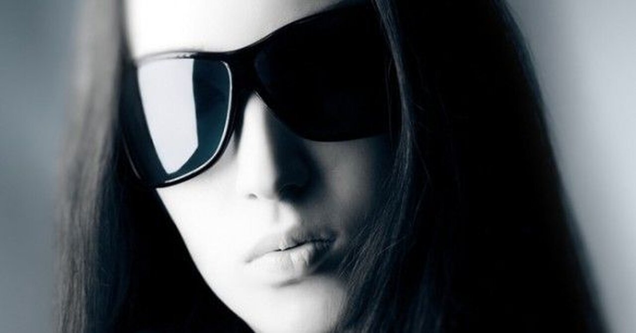 MIB Pose as IRS Agents and Spy on Woman