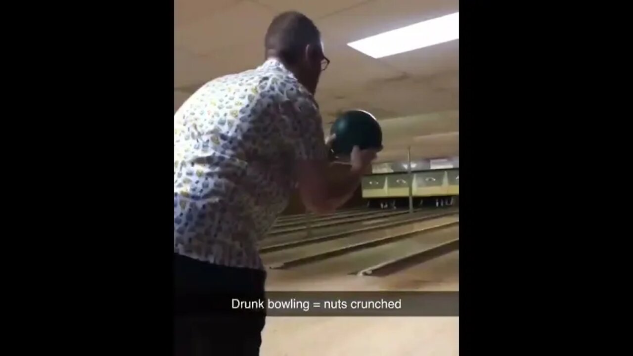 bowling me #players #bowling #prank#enjoy#funny