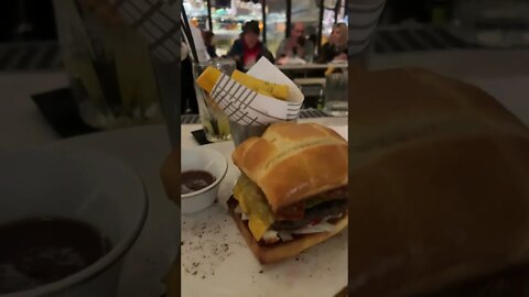 Hamburger x JNCQuoi 💯
